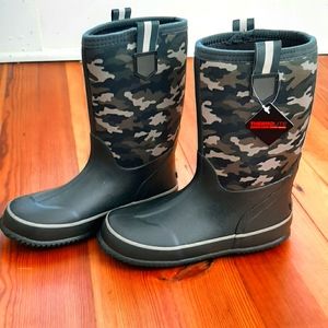 NWT Lands' End Insulated Rain Boots